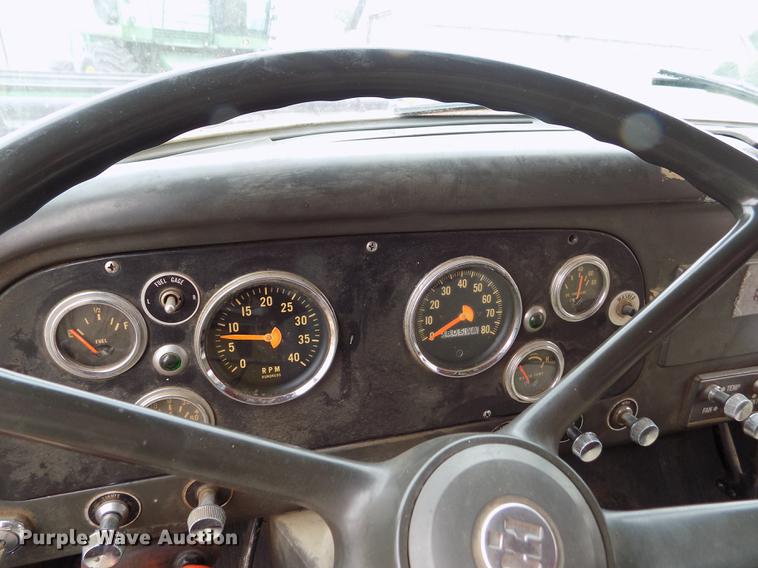 image for item ER9109 1968 International Loadstar 1700 grain truck