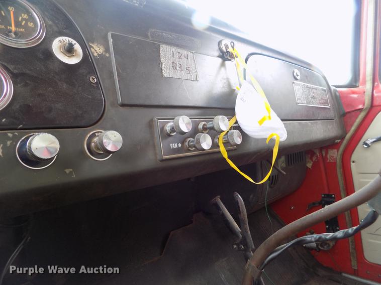 image for item ER9109 1968 International Loadstar 1700 grain truck