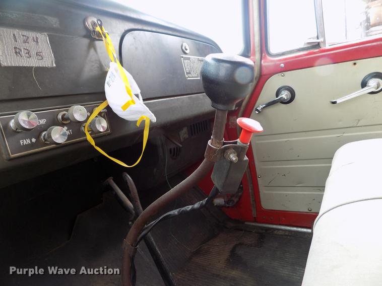 image for item ER9109 1968 International Loadstar 1700 grain truck