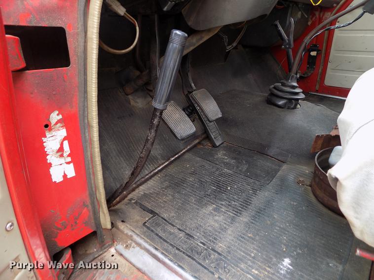 image for item ER9109 1968 International Loadstar 1700 grain truck