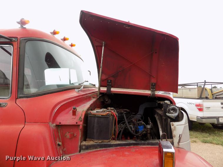 image for item ER9109 1968 International Loadstar 1700 grain truck