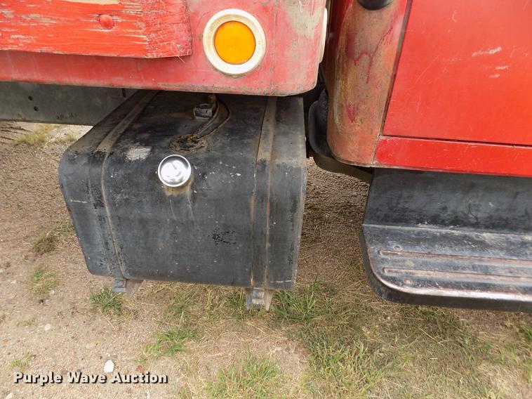 image for item ER9109 1968 International Loadstar 1700 grain truck