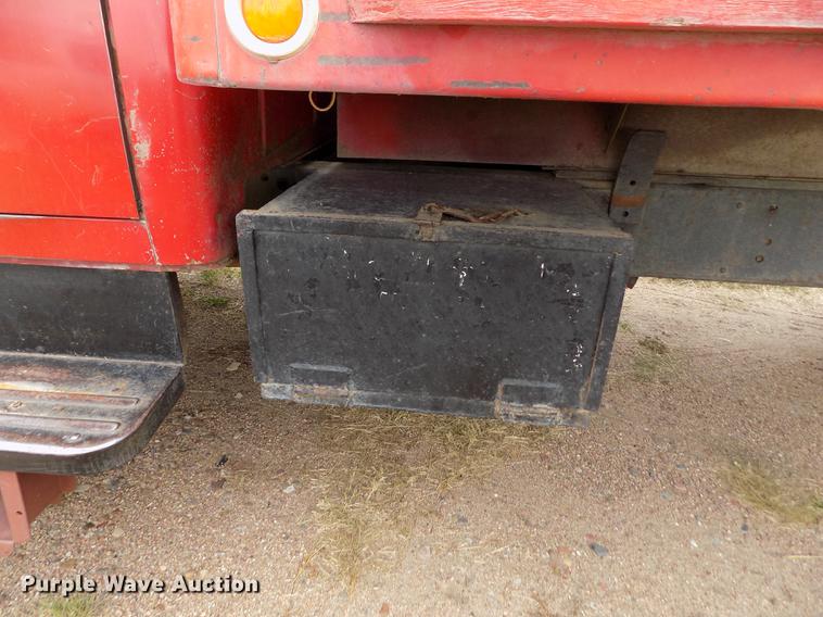 image for item ER9109 1968 International Loadstar 1700 grain truck