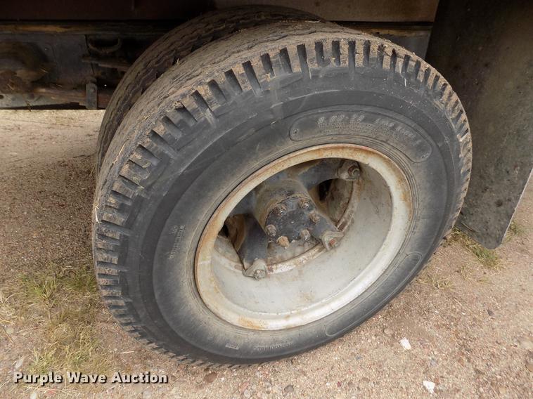 image for item ER9109 1968 International Loadstar 1700 grain truck