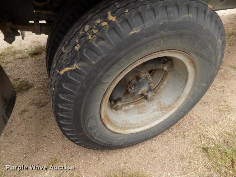 image for item ER9109 1968 International Loadstar 1700 grain truck