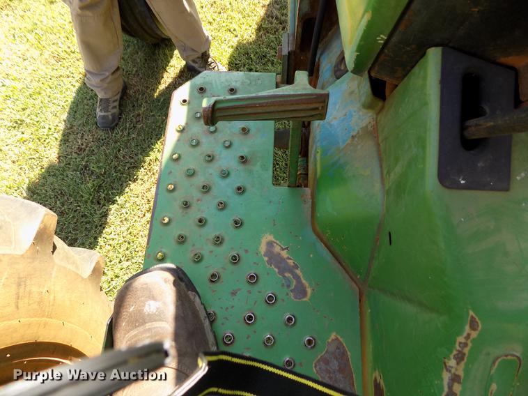 image for item FG9000 1989 John Deere 2755 tractor