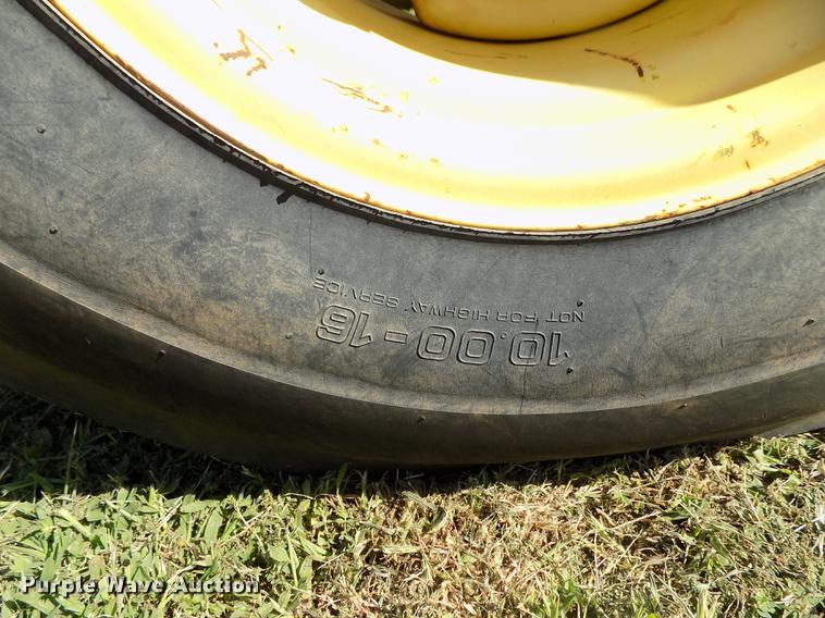 image for item FG9000 1989 John Deere 2755 tractor