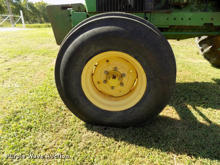 image for item FG9000 1989 John Deere 2755 tractor