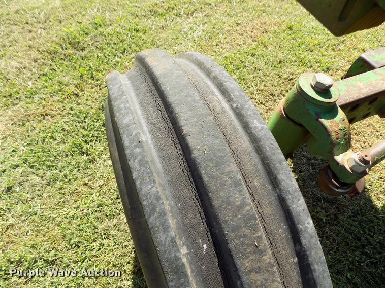 image for item FG9000 1989 John Deere 2755 tractor