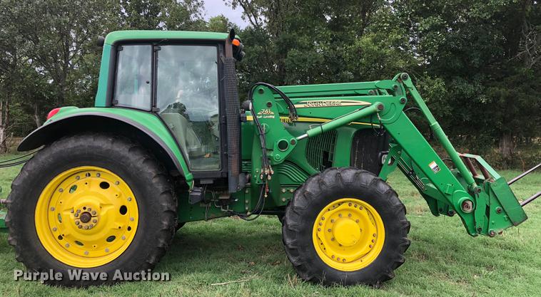 image for item G1307 2005 John Deere 7320 MFWD tractor