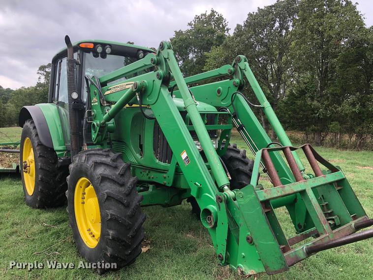 image for item G1307 2005 John Deere 7320 MFWD tractor