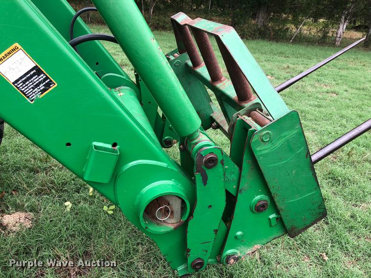 image for item G1307 2005 John Deere 7320 MFWD tractor
