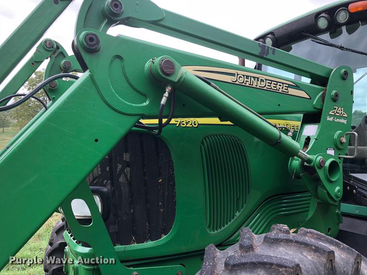 image for item G1307 2005 John Deere 7320 MFWD tractor