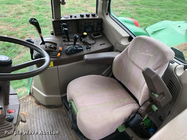 image for item G1307 2005 John Deere 7320 MFWD tractor