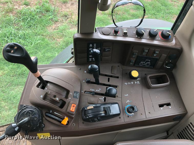 image for item G1307 2005 John Deere 7320 MFWD tractor