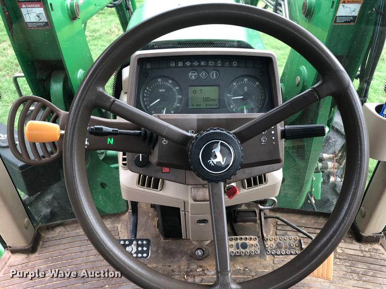 image for item G1307 2005 John Deere 7320 MFWD tractor