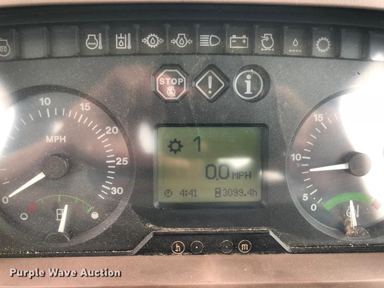 image for item G1307 2005 John Deere 7320 MFWD tractor