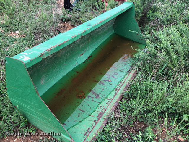 image for item G1307 2005 John Deere 7320 MFWD tractor