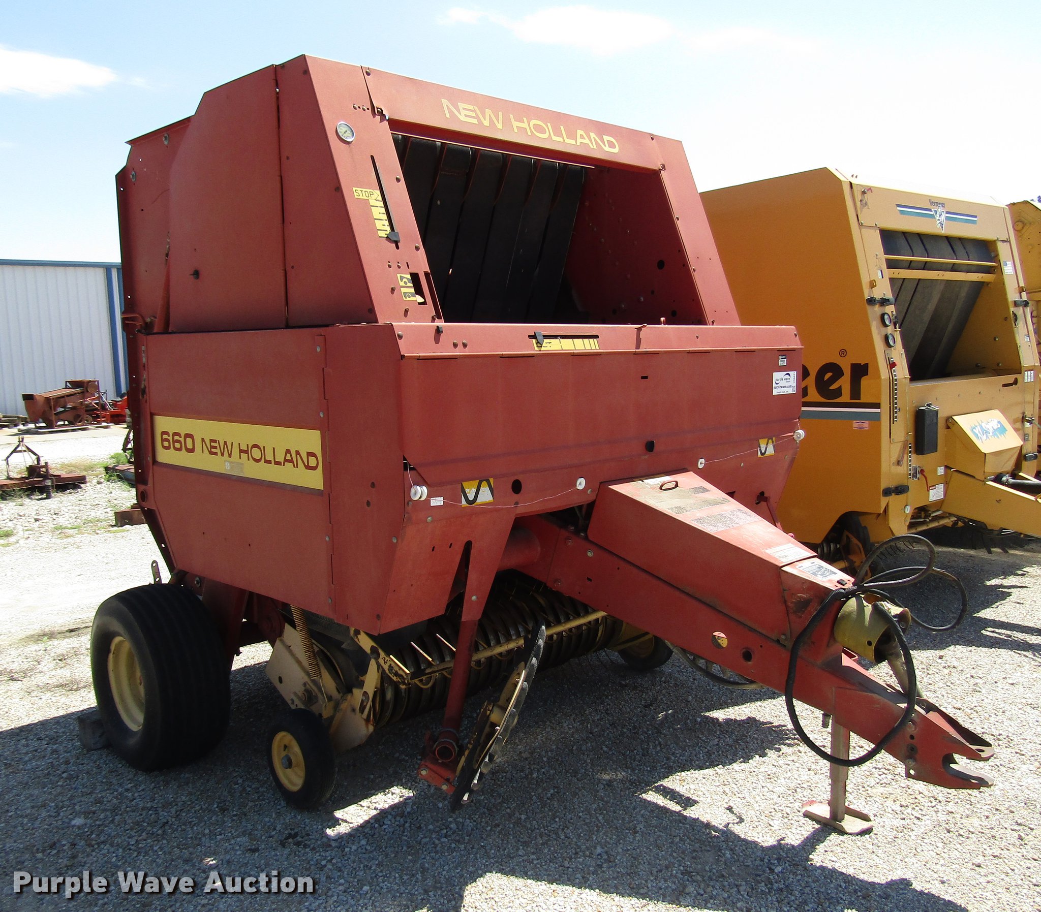 ... Holland 660 round baler Full size in new window ...