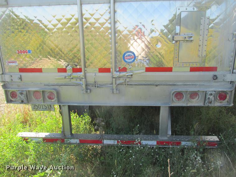 image for item DA8268 2003 Utility 3000R refrigerated van trailer
