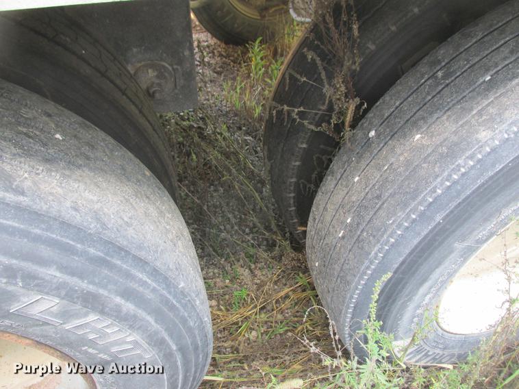 image for item DA8268 2003 Utility 3000R refrigerated van trailer