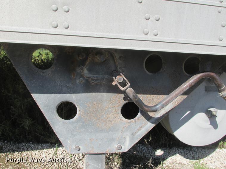 image for item DA8268 2003 Utility 3000R refrigerated van trailer