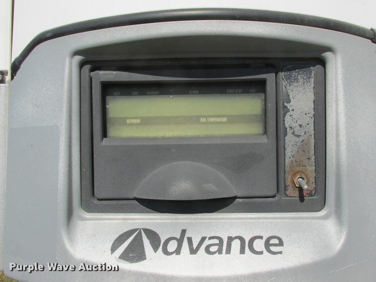 image for item DA8268 2003 Utility 3000R refrigerated van trailer