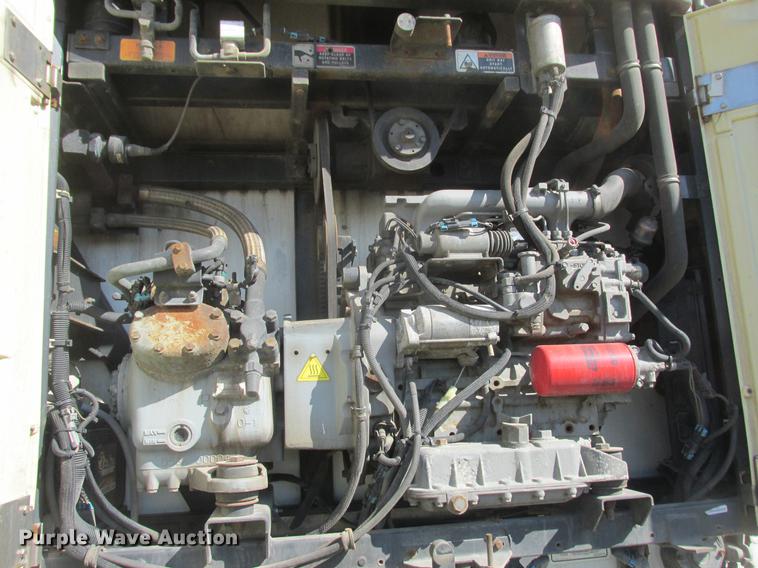 image for item DA8268 2003 Utility 3000R refrigerated van trailer