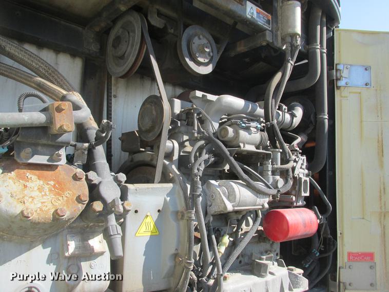 image for item DA8268 2003 Utility 3000R refrigerated van trailer