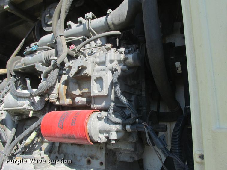 image for item DA8268 2003 Utility 3000R refrigerated van trailer