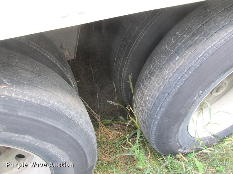 image for item DA8269 2002 Utility refrigerated van trailer