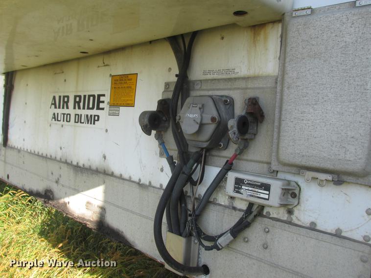 image for item DA8269 2002 Utility refrigerated van trailer