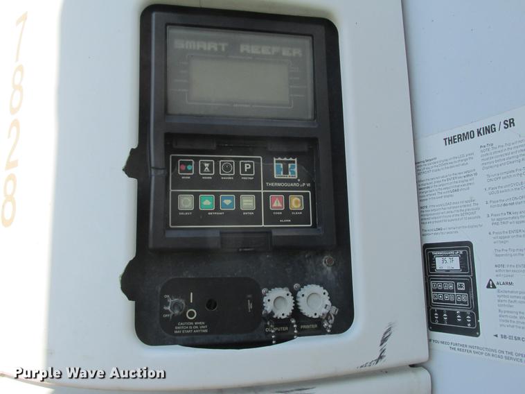 image for item DA8269 2002 Utility refrigerated van trailer