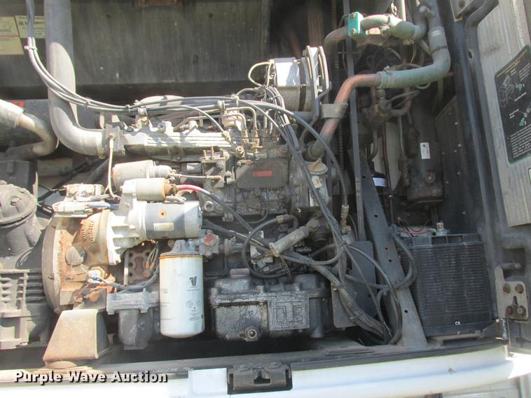 image for item DA8269 2002 Utility refrigerated van trailer