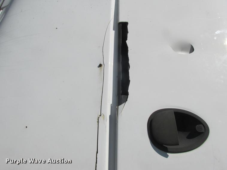 image for item DA8269 2002 Utility refrigerated van trailer