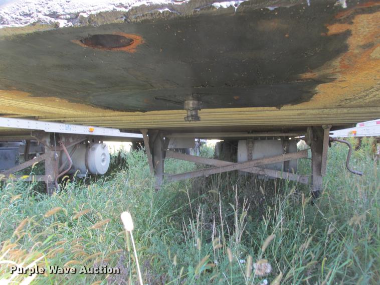 image for item DA8269 2002 Utility refrigerated van trailer