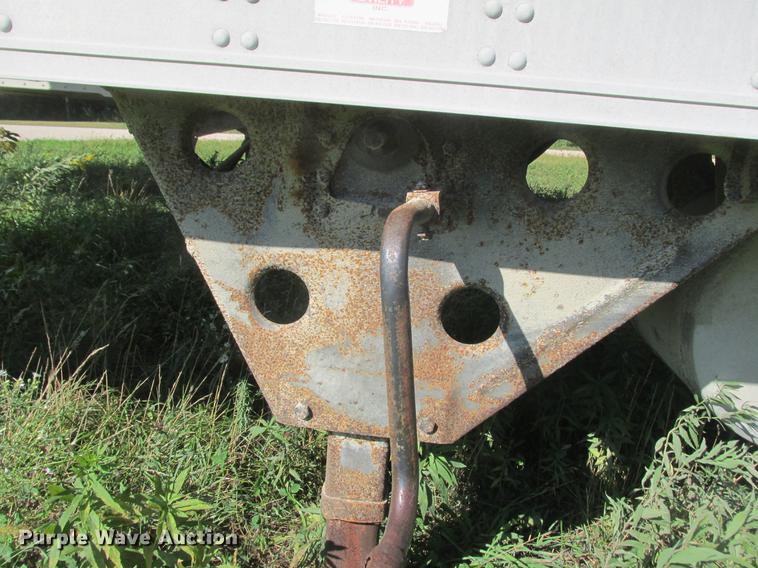 image for item DA8270 2001 Utility refrigerated van trailer