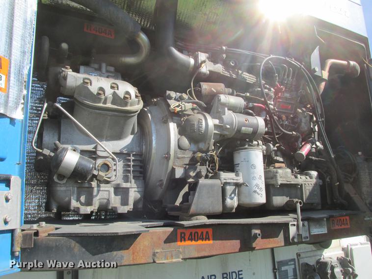 image for item DA8270 2001 Utility refrigerated van trailer