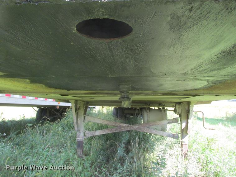 image for item DA8270 2001 Utility refrigerated van trailer