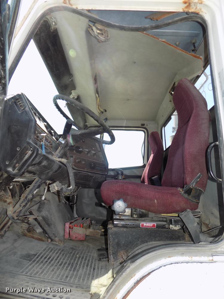 image for item DB8602 2001 Freightliner FL112 semi truck