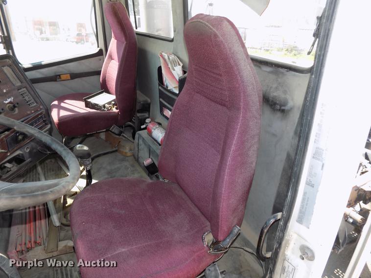 image for item DB8602 2001 Freightliner FL112 semi truck