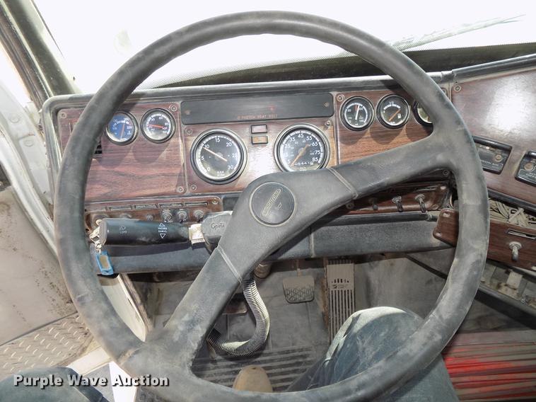 image for item DB8602 2001 Freightliner FL112 semi truck