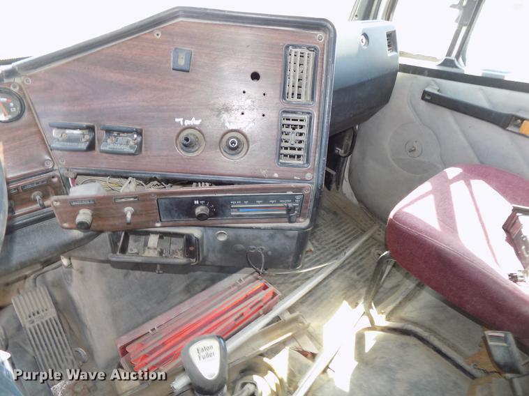 image for item DB8602 2001 Freightliner FL112 semi truck