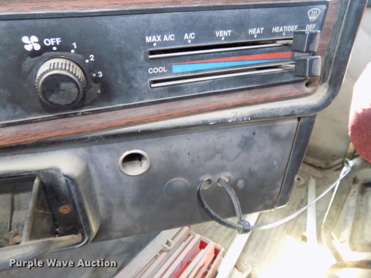 image for item DB8602 2001 Freightliner FL112 semi truck