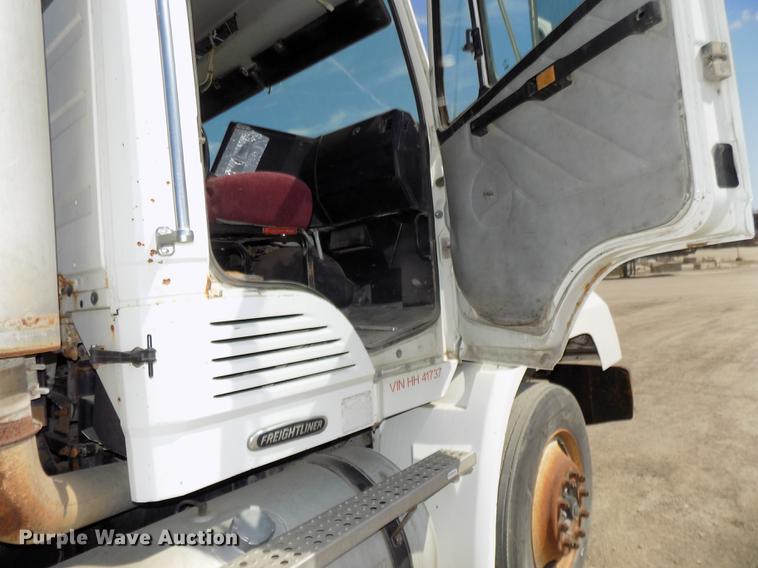 image for item DB8602 2001 Freightliner FL112 semi truck