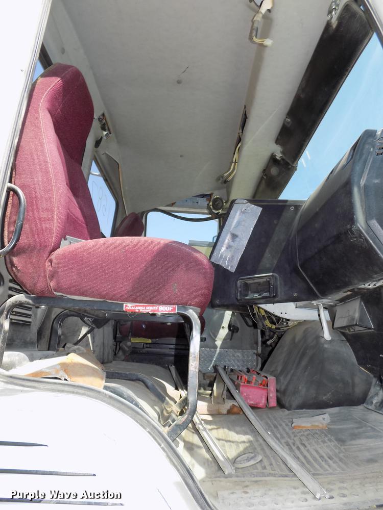 image for item DB8602 2001 Freightliner FL112 semi truck