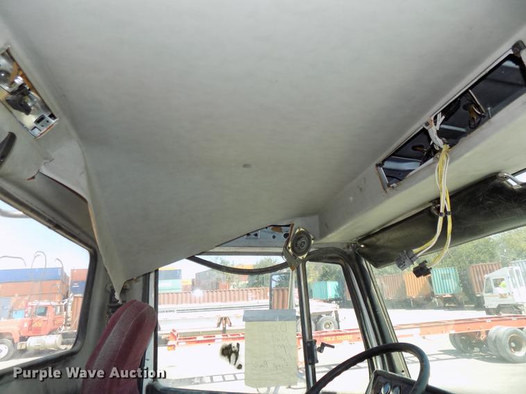 image for item DB8602 2001 Freightliner FL112 semi truck