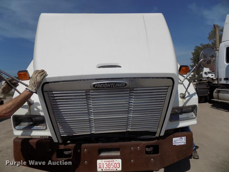 image for item DB8602 2001 Freightliner FL112 semi truck