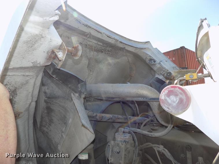 image for item DB8602 2001 Freightliner FL112 semi truck