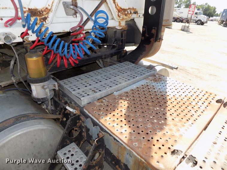 image for item DB8602 2001 Freightliner FL112 semi truck